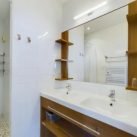 Au Bord De La Plage, Pour 8 Appartement