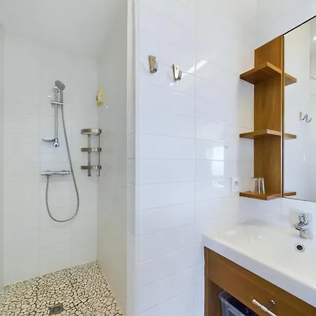 Au Bord De La Plage, Pour 8 * La Tranche-sur-Mer